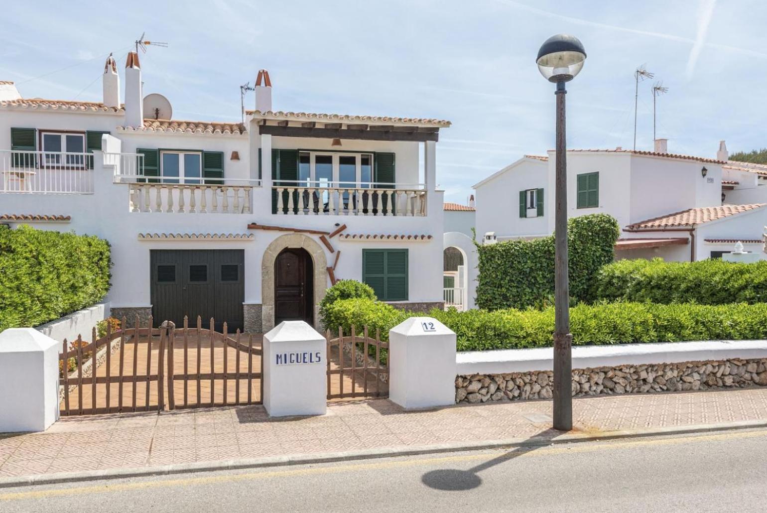 Villa Miguels Аренал д'ен Кастел Екстериор снимка